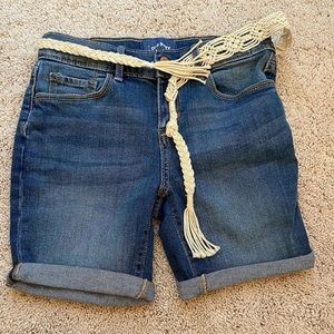 blue jean shorts with belt
